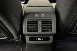 ultra sininen Audi Q5 2026 kuva 15.