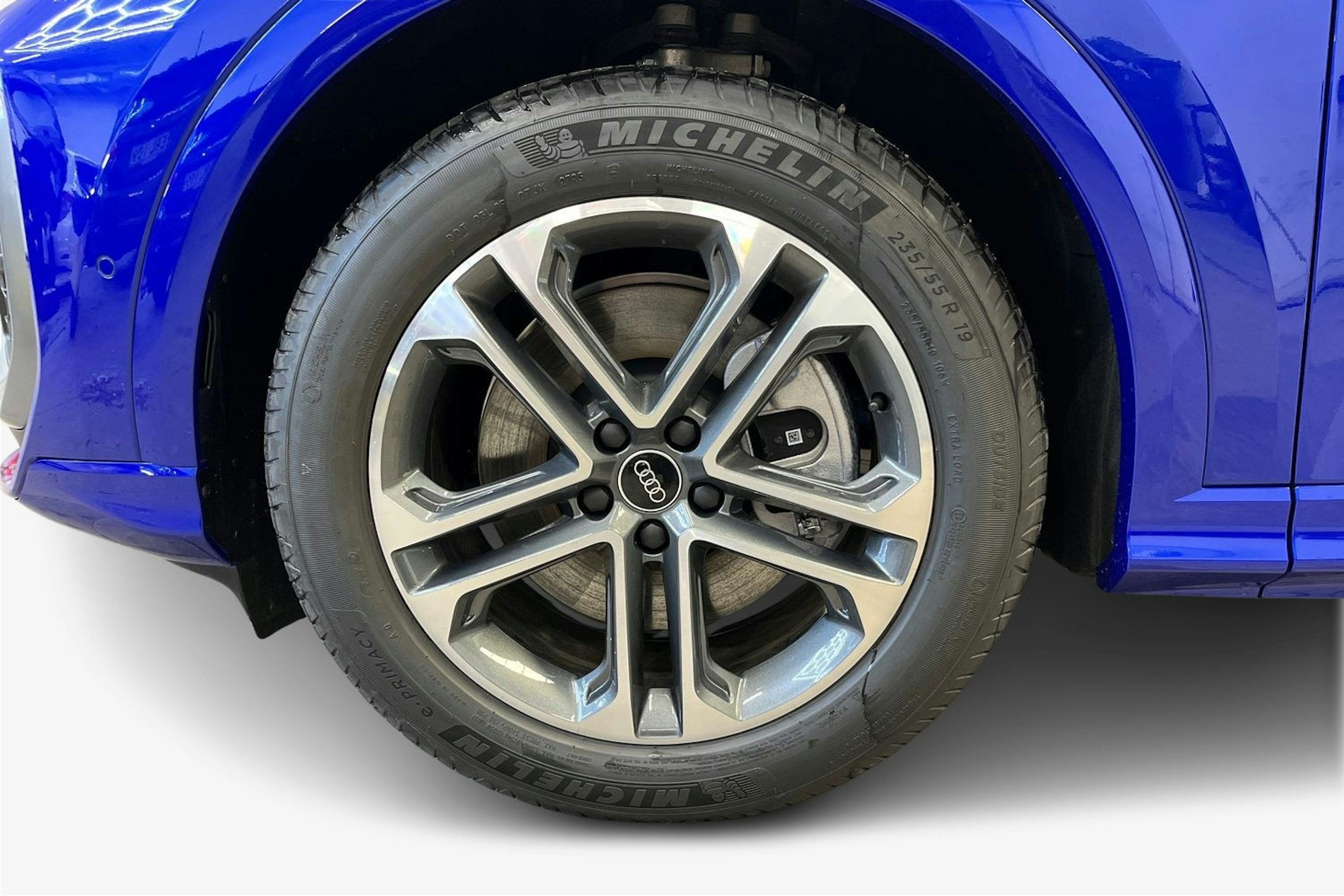 ultra sininen Audi Q5 2026 kuva 21.