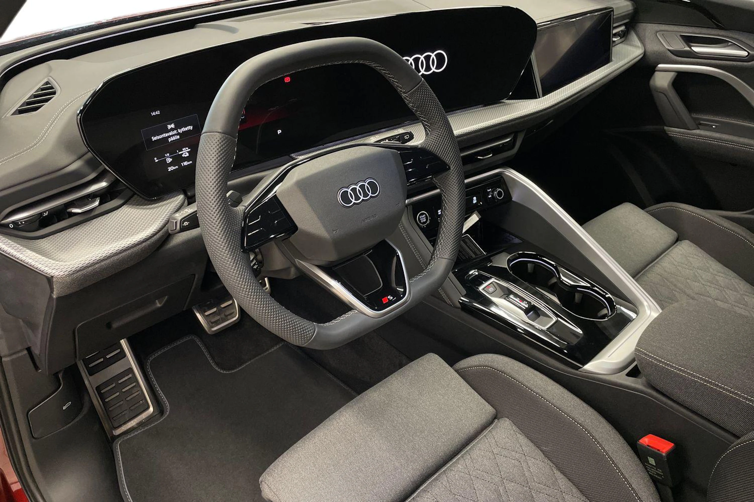 met. punainen Audi Q5 2026 kuva 6.