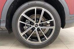 met. punainen Audi Q5 2026 kuva 10.