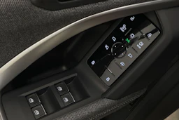 met. punainen Audi Q5 2026 kuva 11.