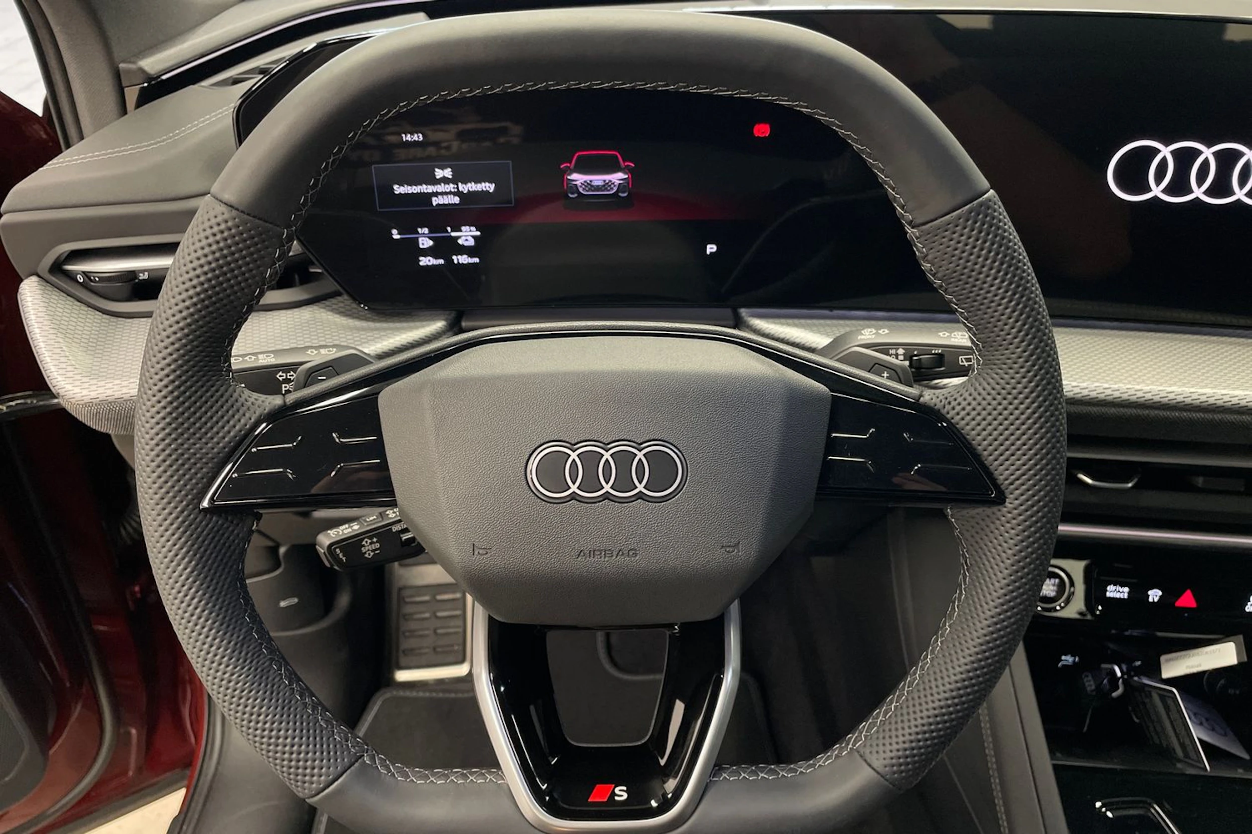 met. punainen Audi Q5 2026 kuva 12.