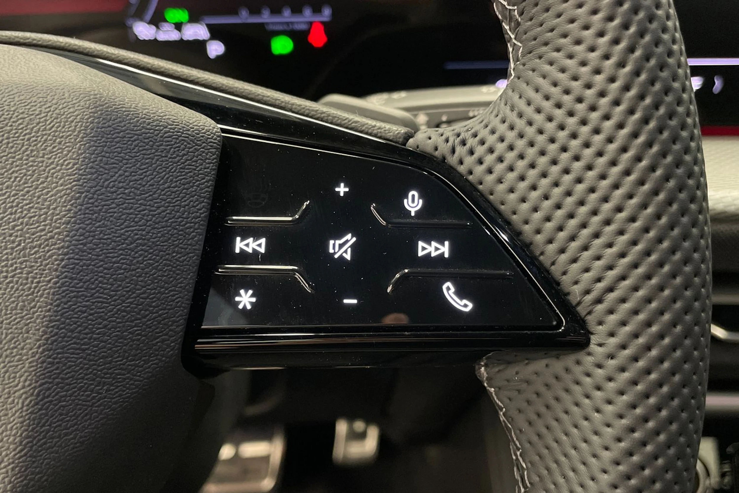 met. punainen Audi Q5 2026 kuva 14.