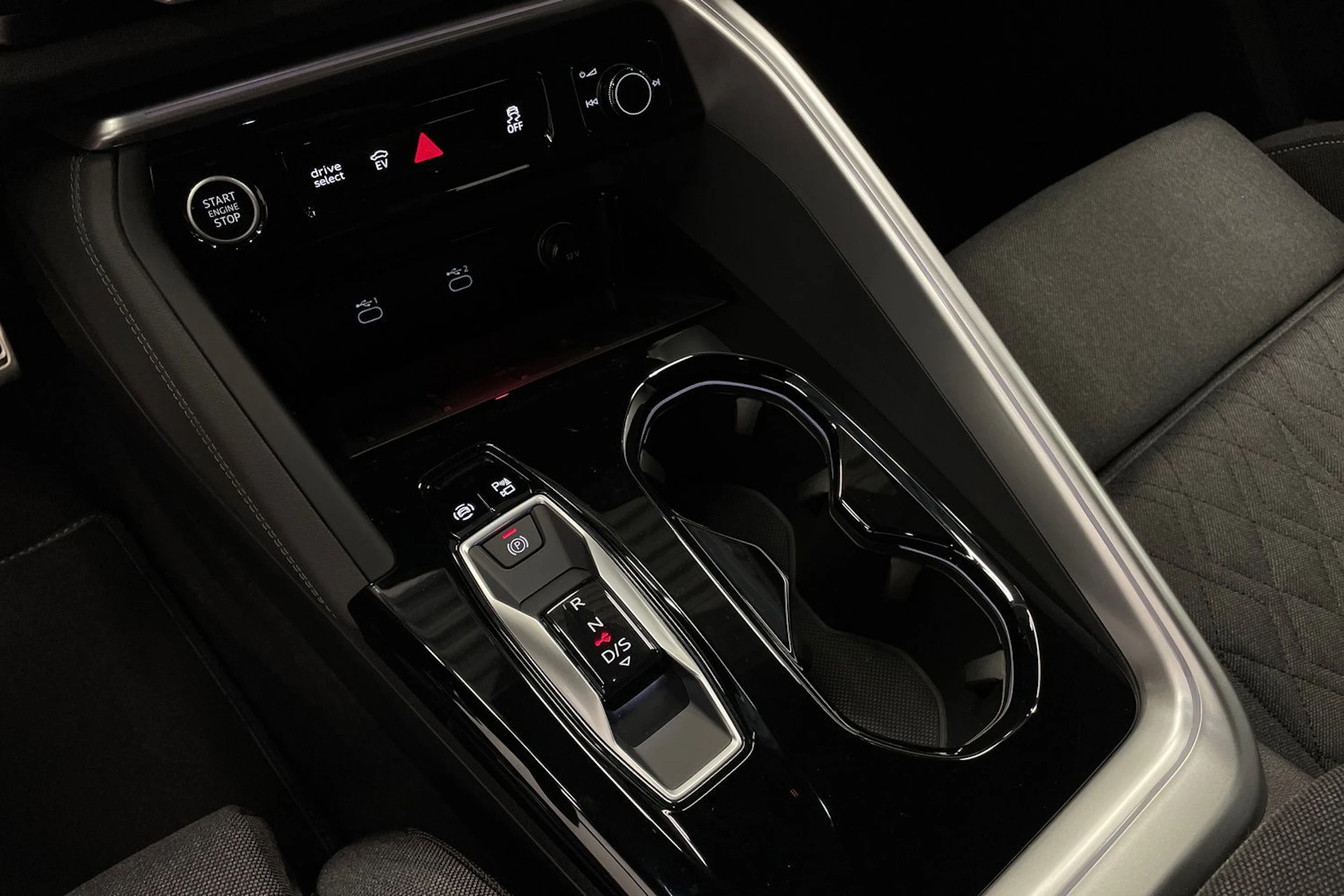 met. punainen Audi Q5 2026 kuva 16.