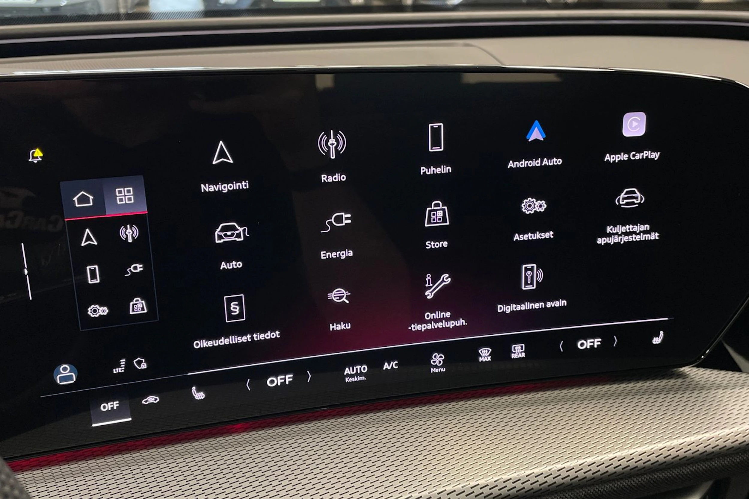 met. punainen Audi Q5 2026 kuva 18.