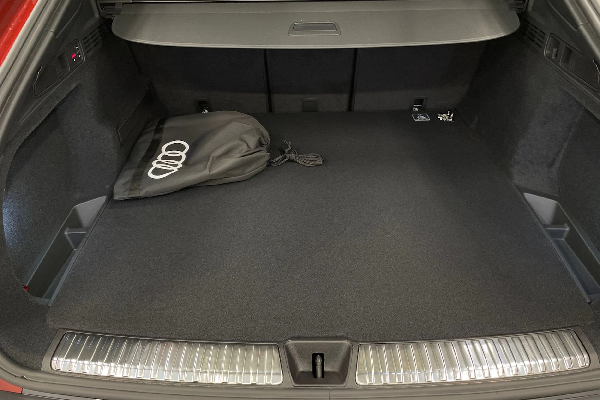 met. punainen Audi Q5 2026 kuva 21.