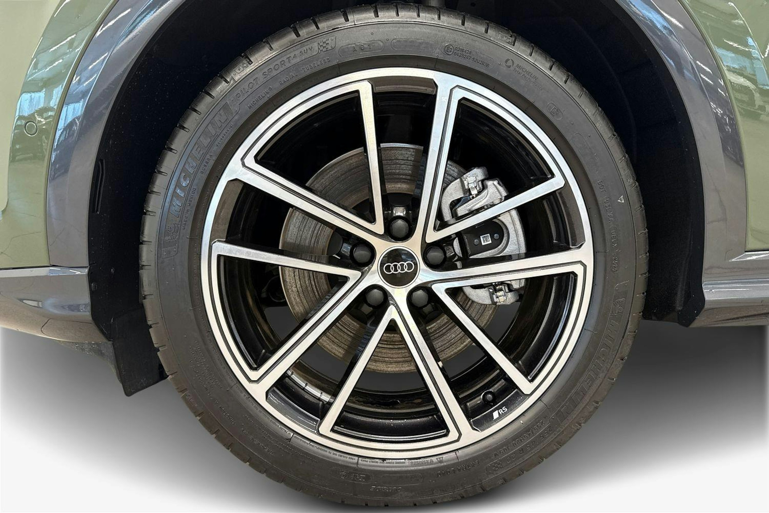 met. vihreä Audi Q5 2026 kuva 9.
