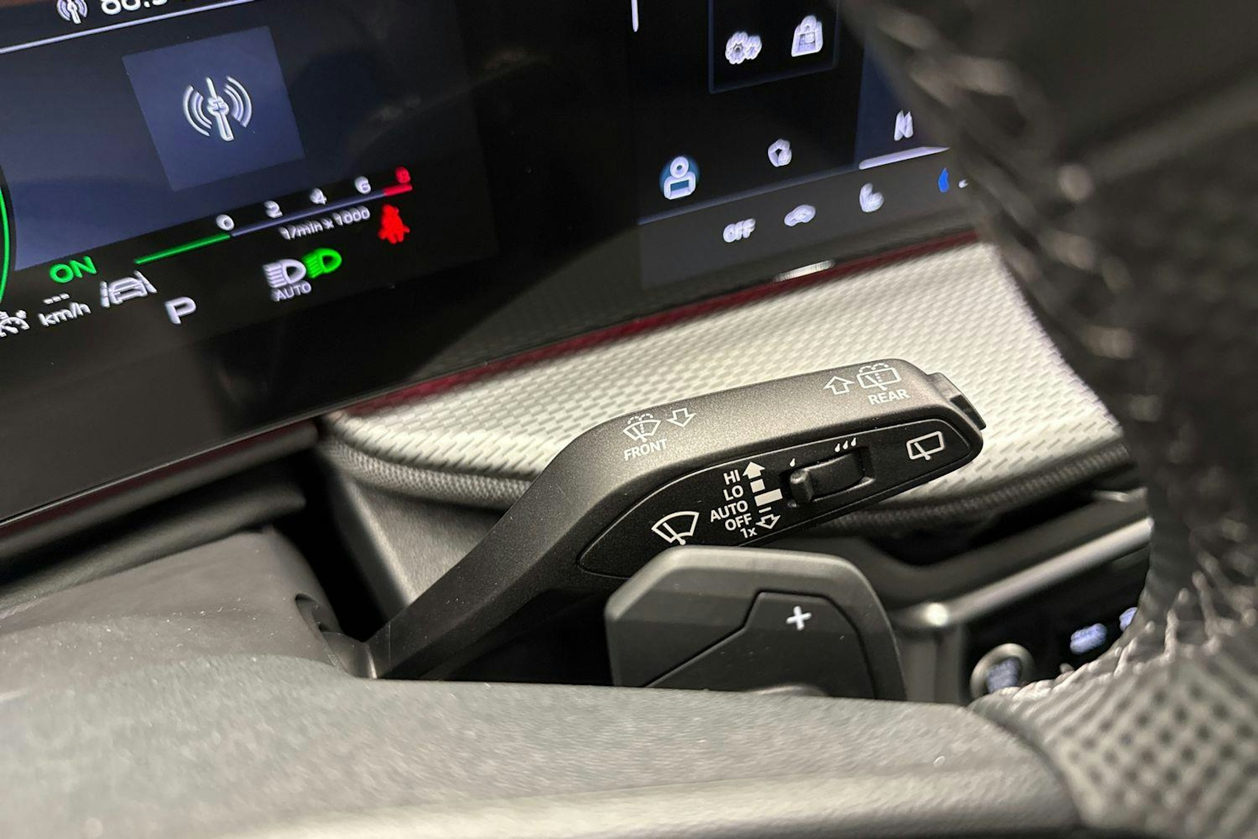 met. vihreä Audi Q5 2026 kuva 15.