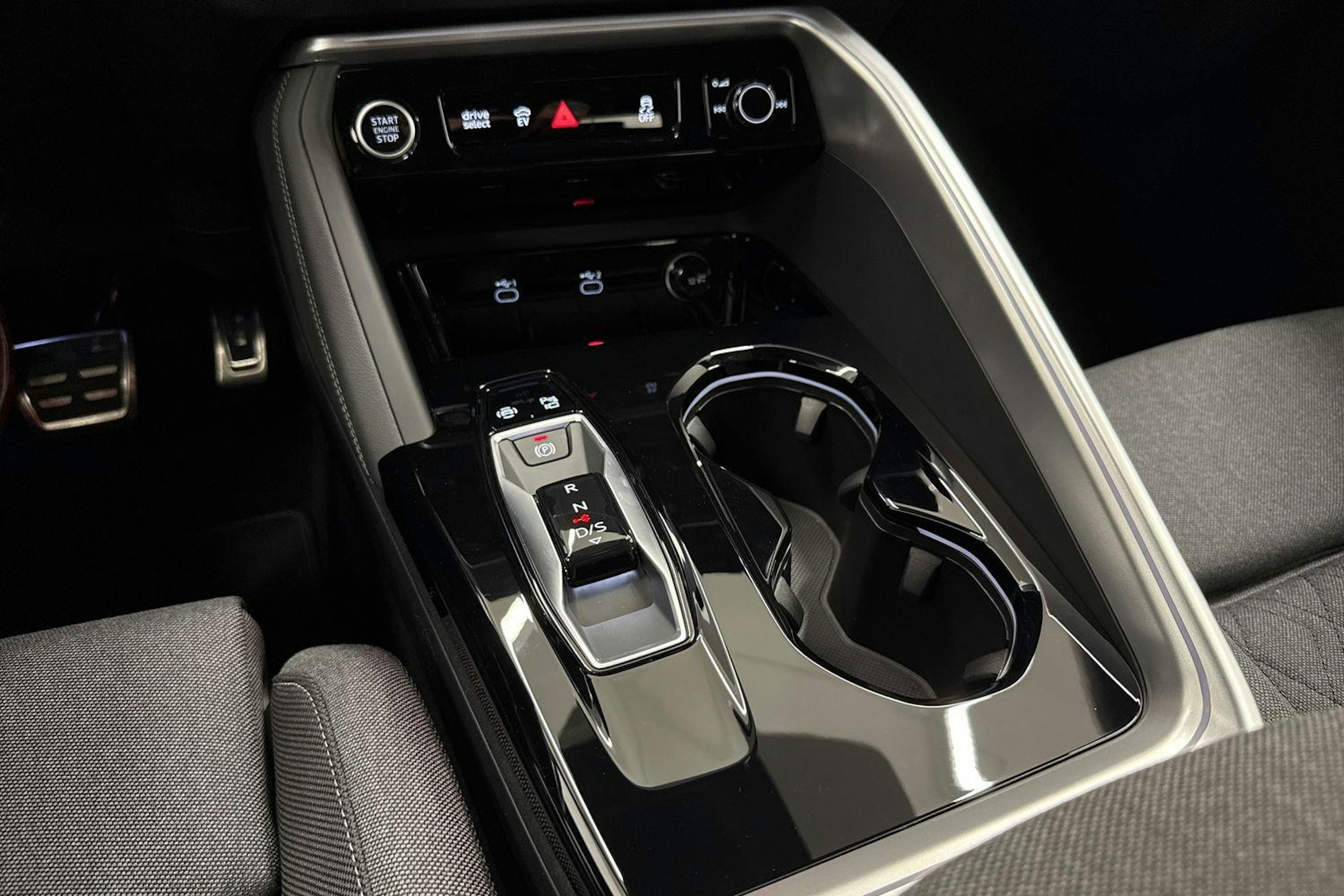 met. vihreä Audi Q5 2026 kuva 19.