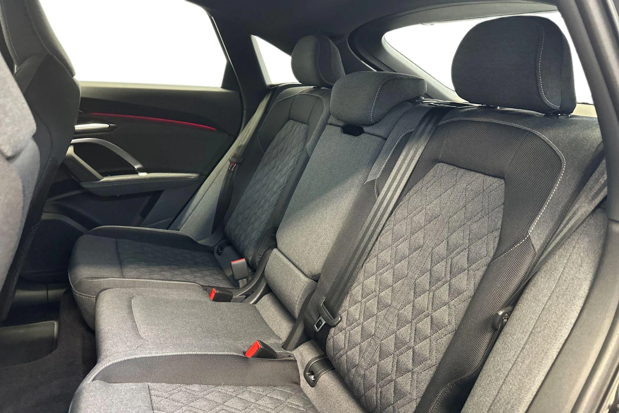 daytona harmaa Audi Q5 2026 kuva 8.