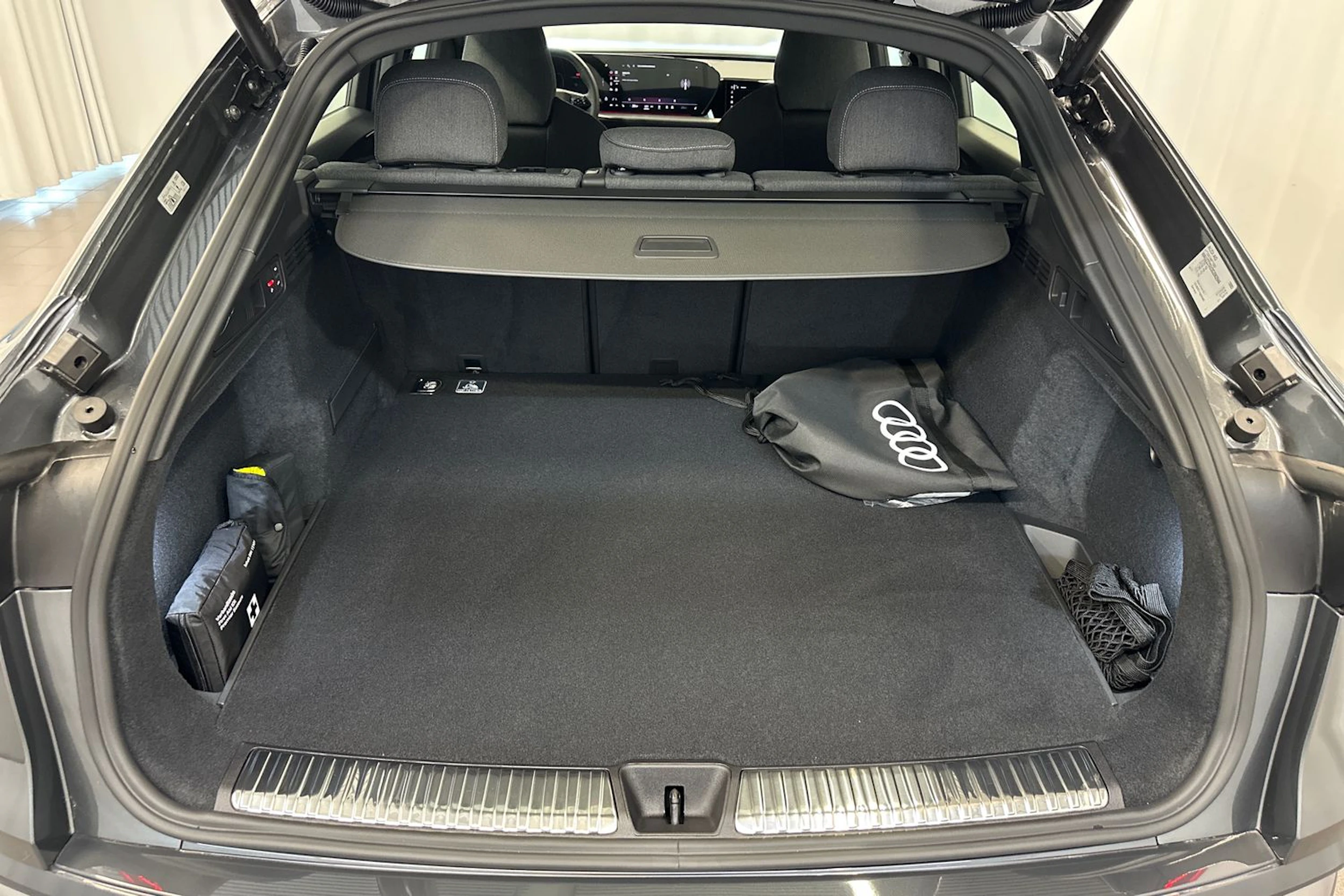 daytona harmaa Audi Q5 2026 kuva 11.