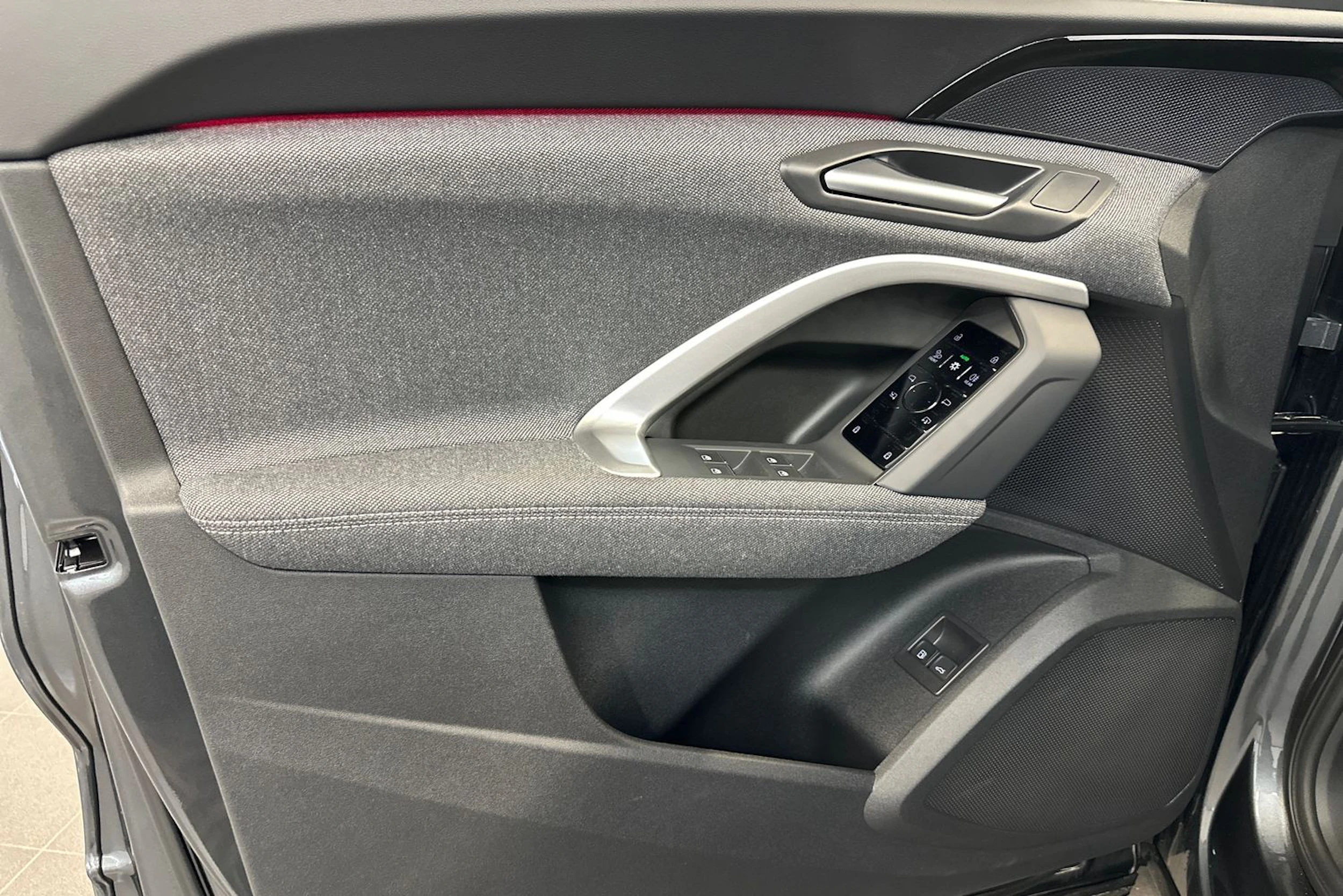 daytona harmaa Audi Q5 2026 kuva 17.