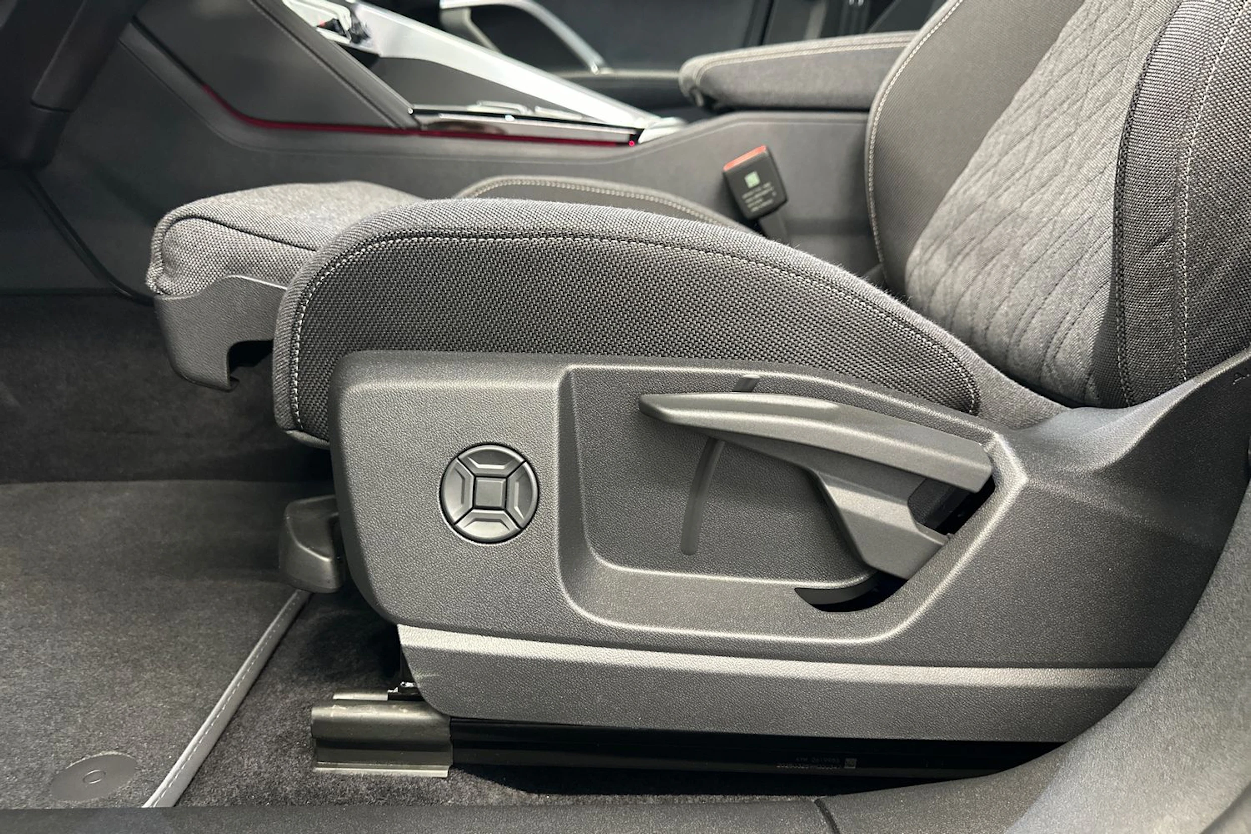 daytona harmaa Audi Q5 2026 kuva 18.