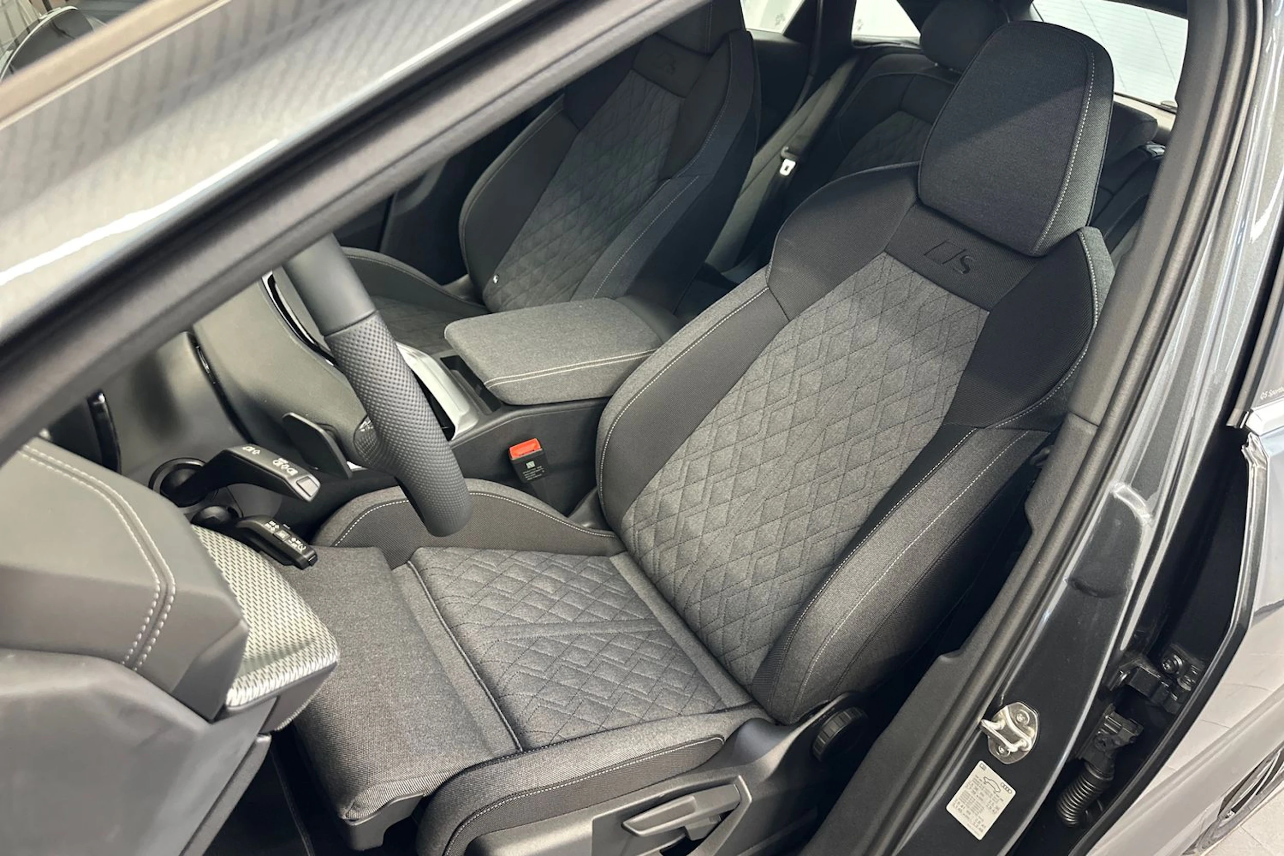 daytona harmaa Audi Q5 2026 kuva 19.