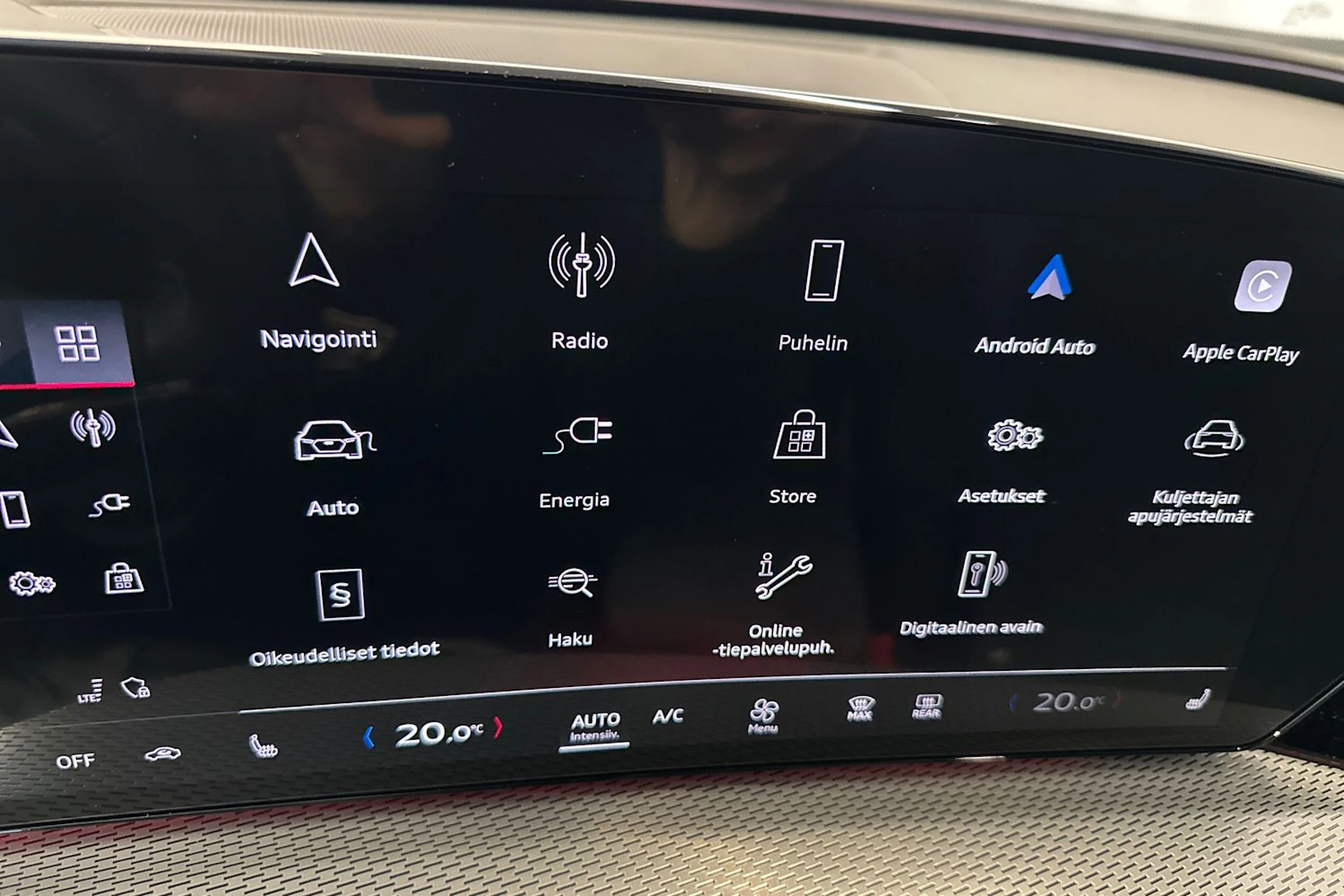 daytona harmaa Audi Q5 2026 kuva 23.