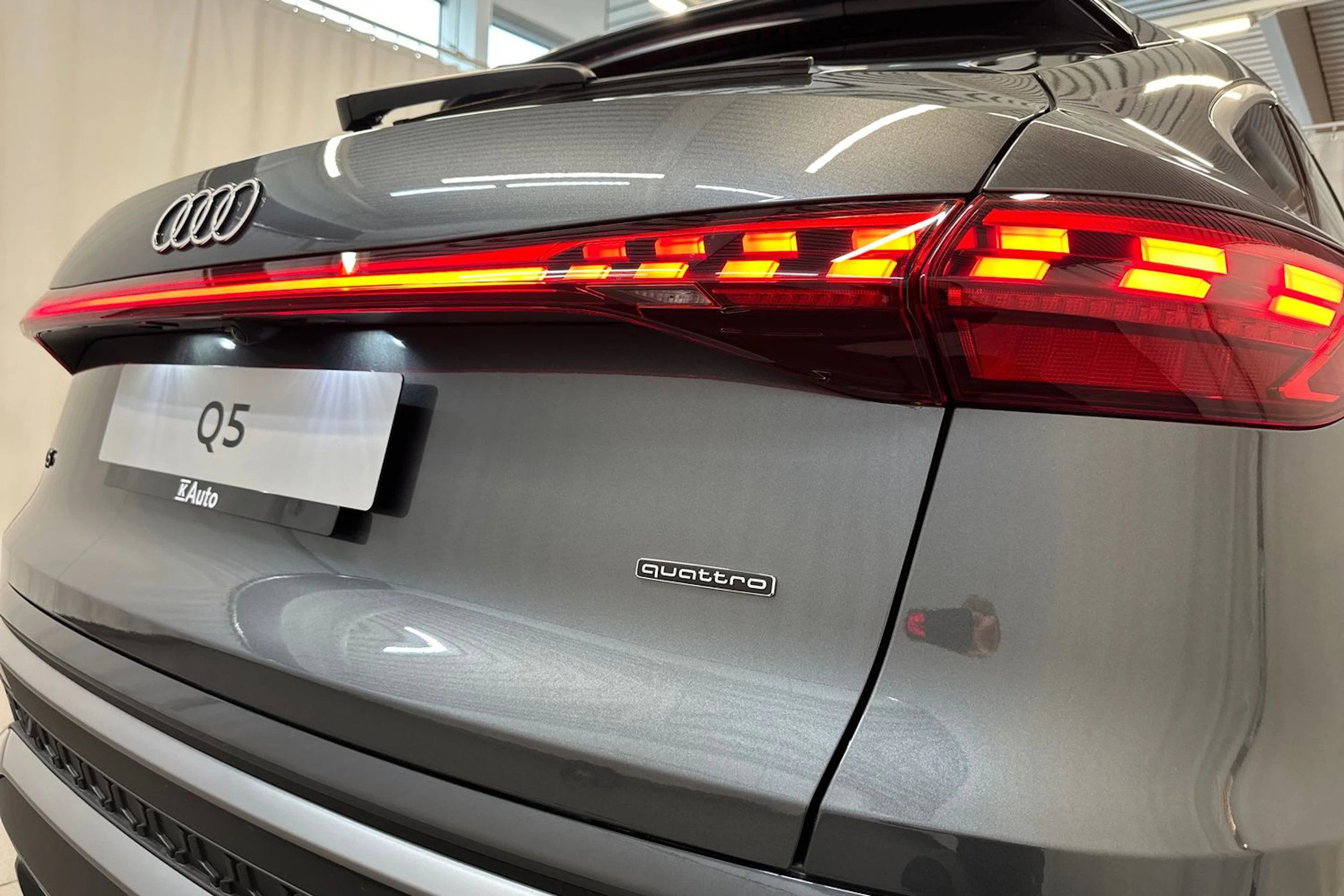 daytona harmaa Audi Q5 2026 kuva 33.