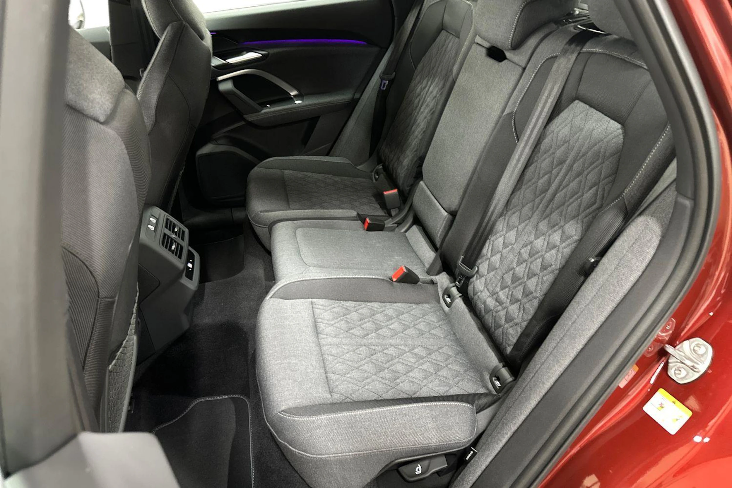 met. punainen Audi Q5 2026 kuva 8.