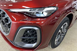 met. punainen Audi Q5 2026 kuva 10.