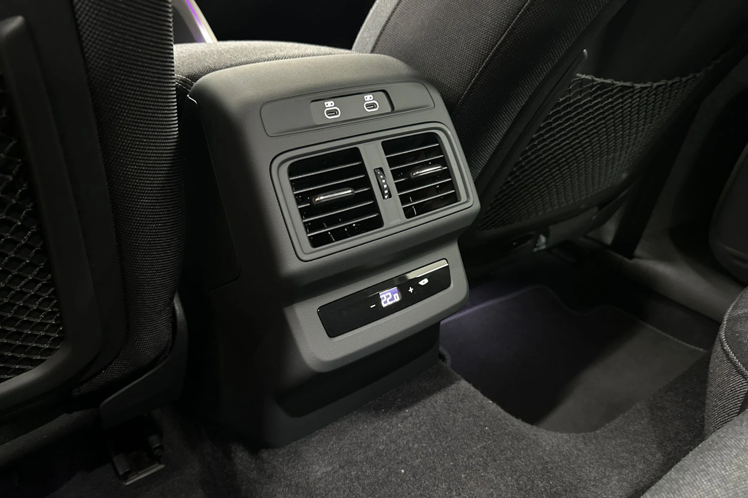 met. punainen Audi Q5 2026 kuva 11.