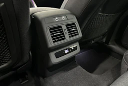 met. punainen Audi Q5 2026 kuva 11.