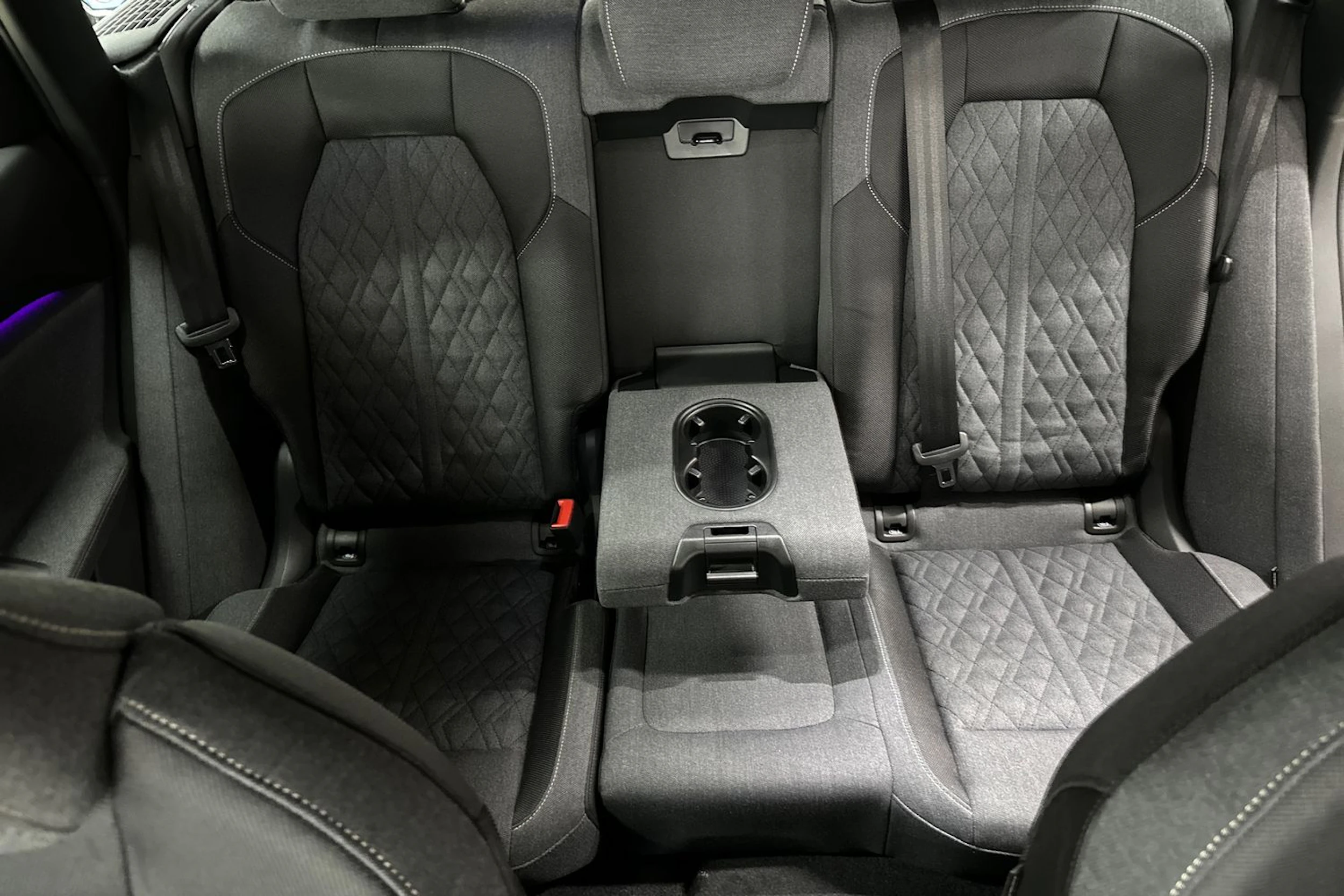 met. punainen Audi Q5 2026 kuva 12.