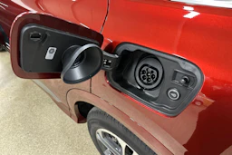 met. punainen Audi Q5 2026 kuva 14.