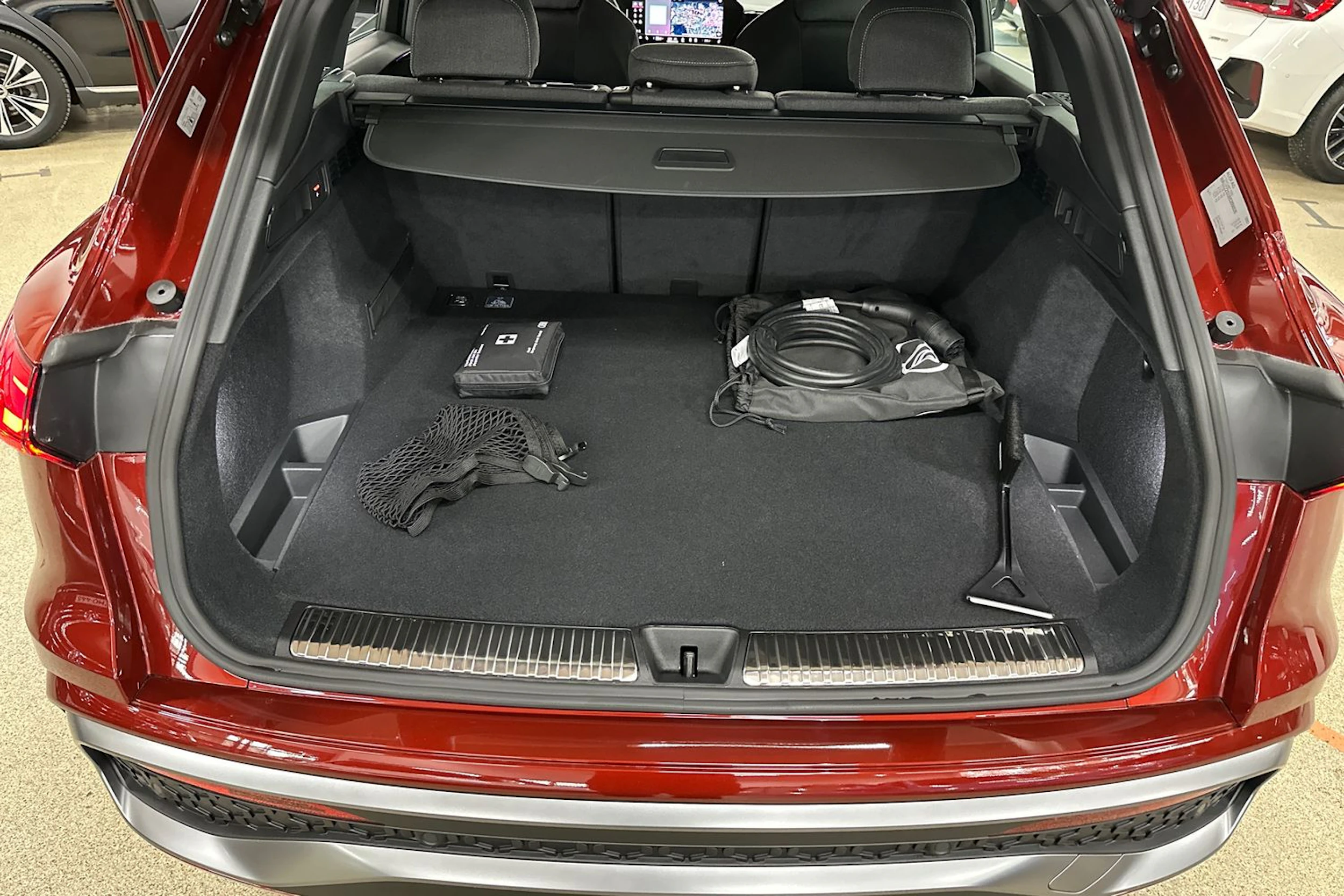 met. punainen Audi Q5 2026 kuva 15.