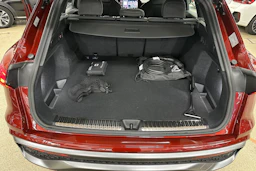 met. punainen Audi Q5 2026 kuva 15.