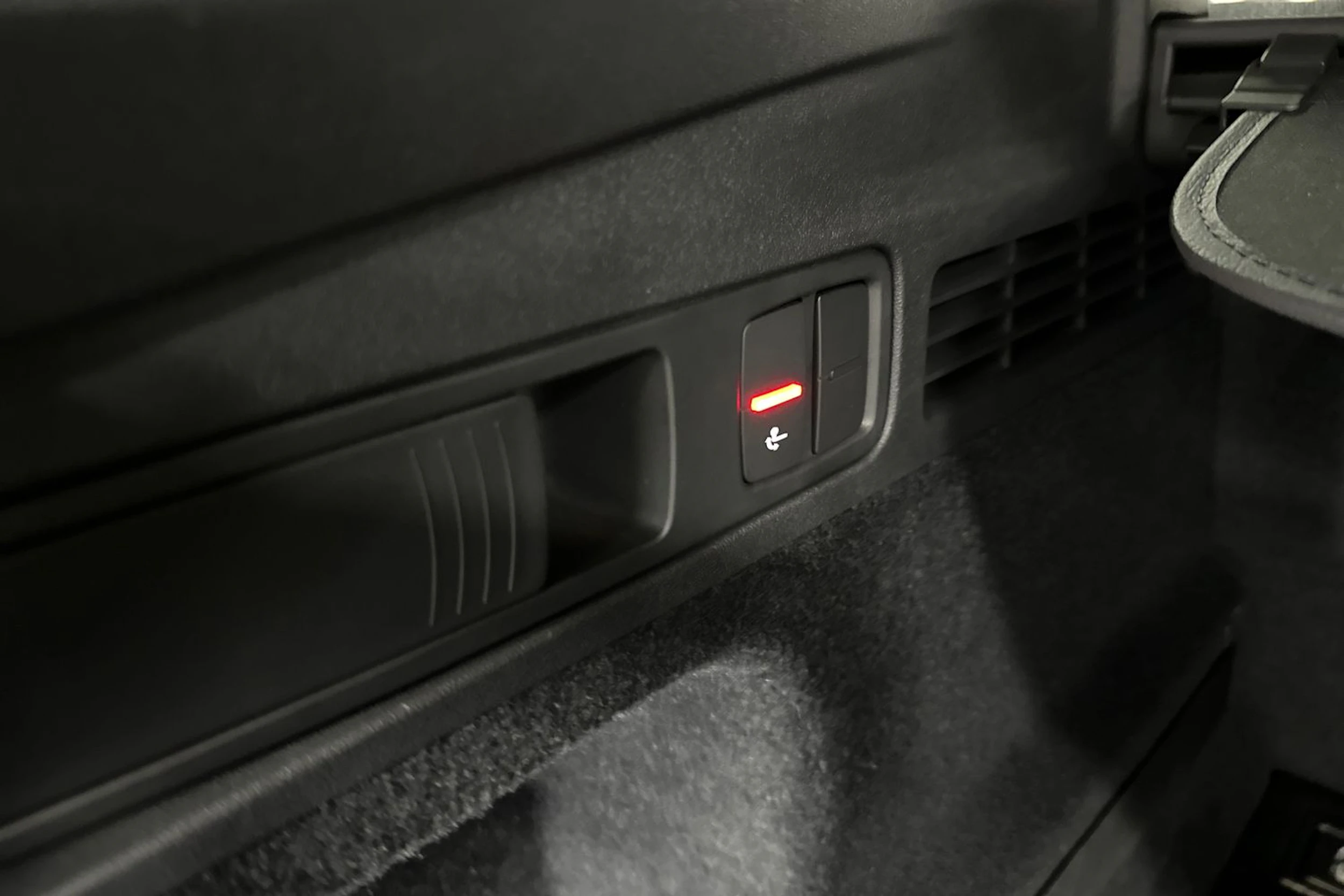 met. punainen Audi Q5 2026 kuva 16.