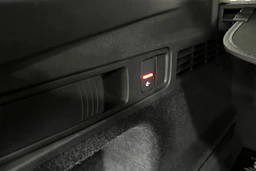 met. punainen Audi Q5 2026 kuva 16.