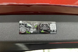 met. punainen Audi Q5 2026 kuva 18.