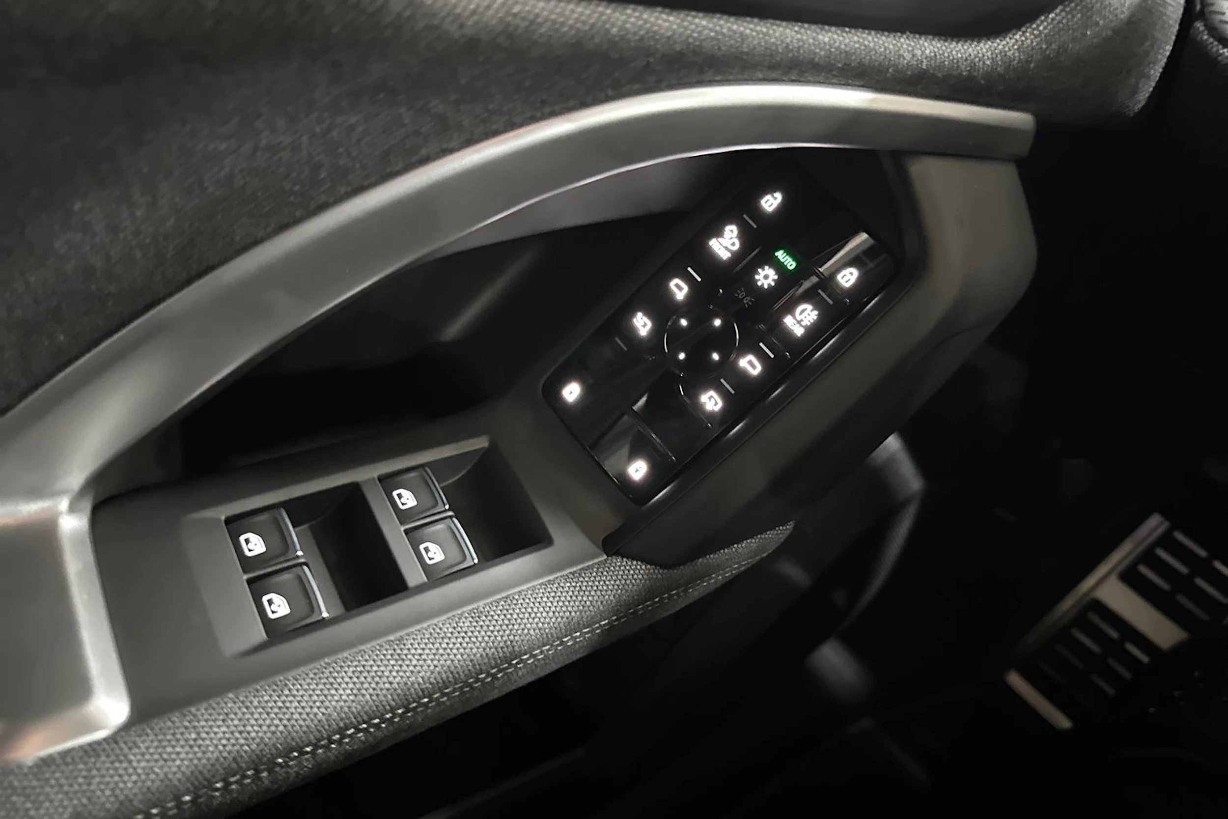 met. punainen Audi Q5 2026 kuva 19.