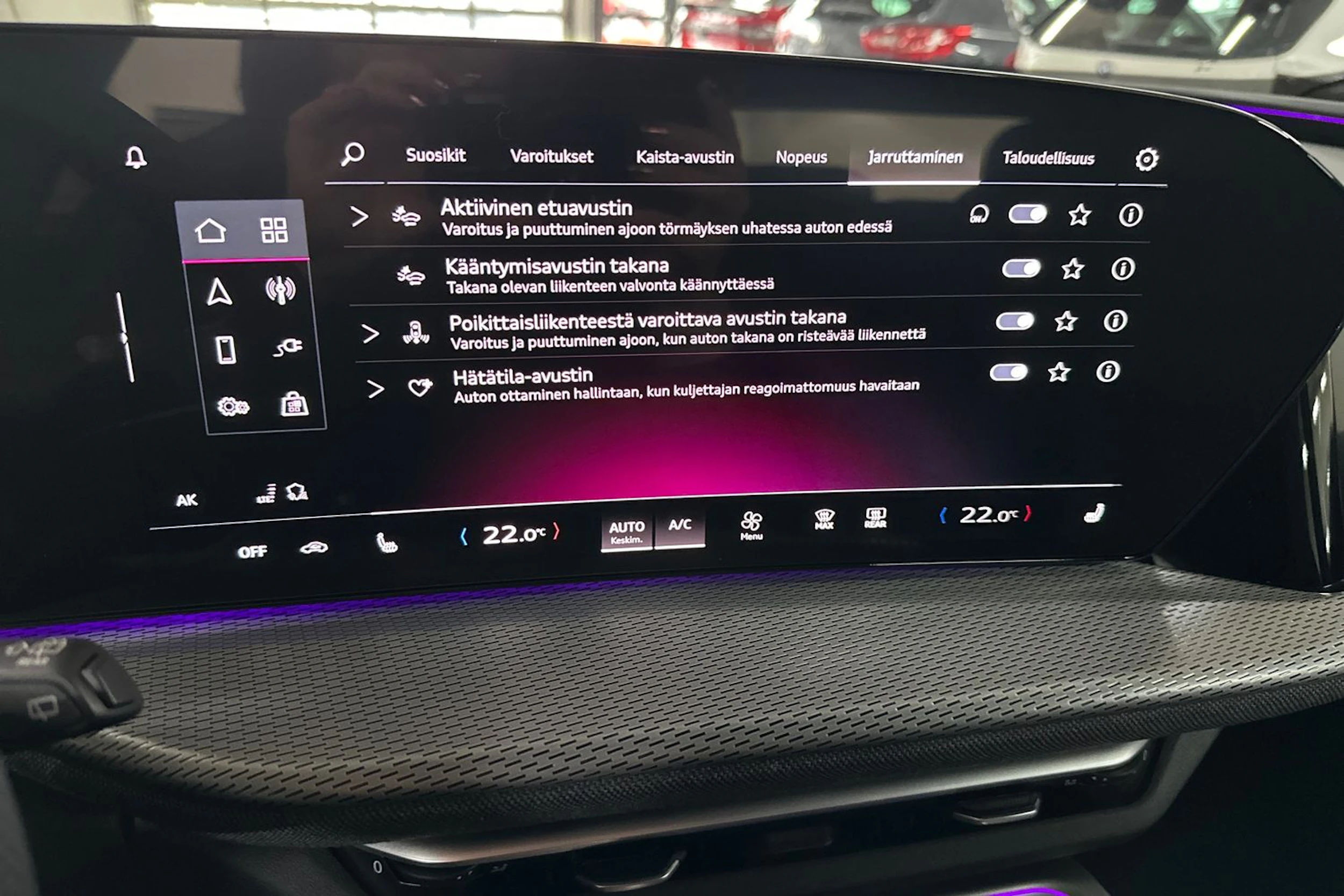 met. punainen Audi Q5 2026 kuva 27.