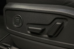 met. sininen Audi Q5 2026 kuva 13.