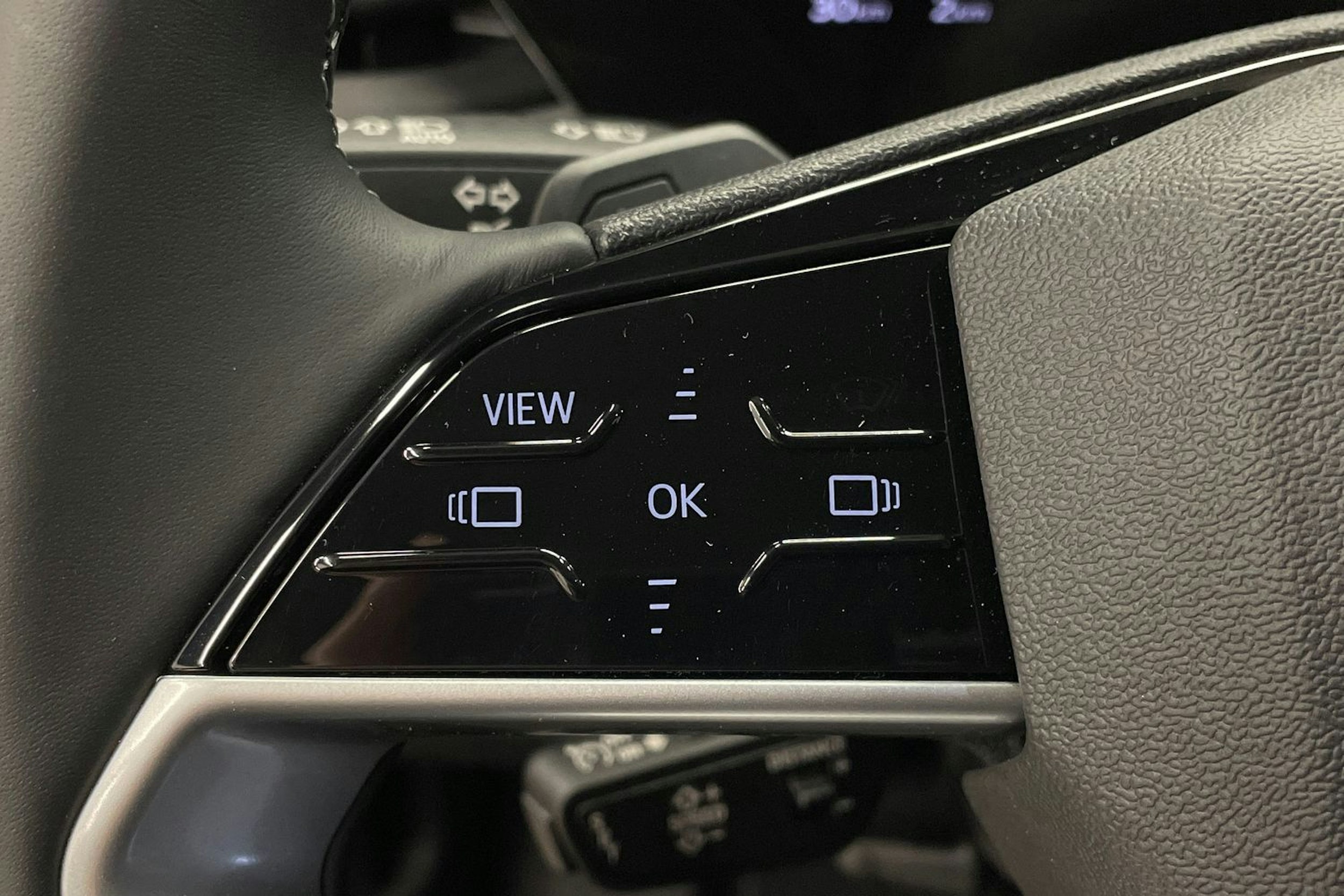 met. sininen Audi Q5 2026 kuva 15.