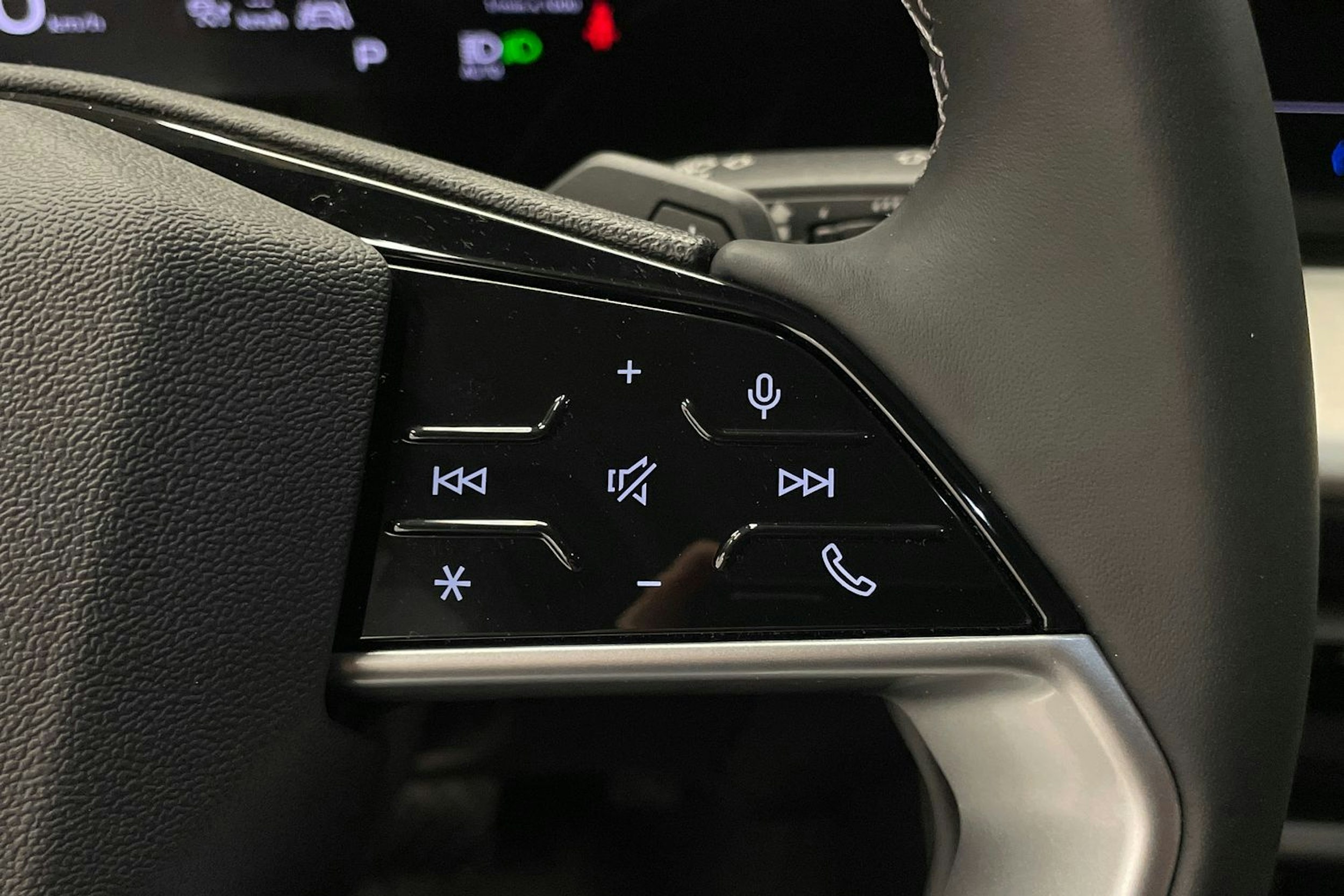 met. sininen Audi Q5 2026 kuva 16.