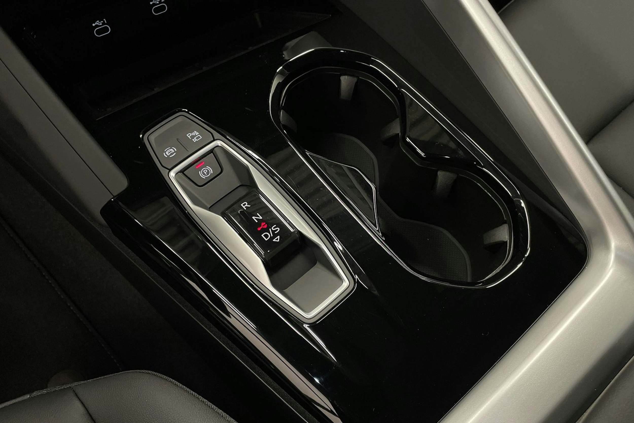 met. sininen Audi Q5 2026 kuva 18.