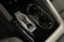 met. sininen Audi Q5 2026 kuva 18.