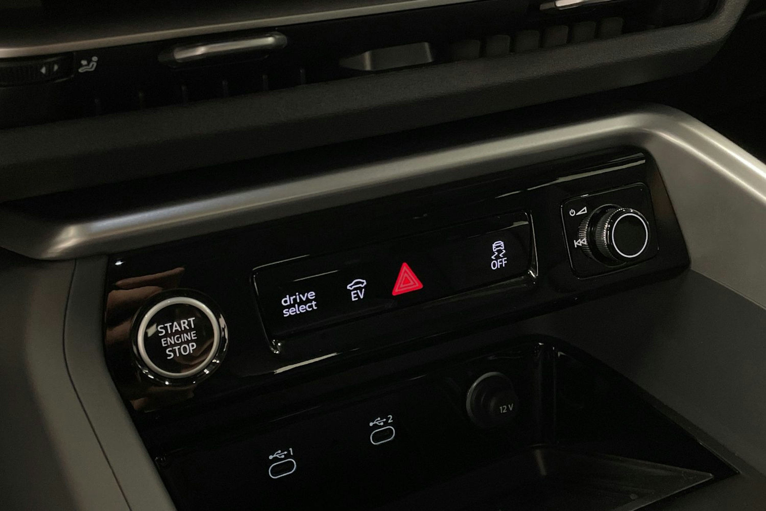 met. sininen Audi Q5 2026 kuva 19.