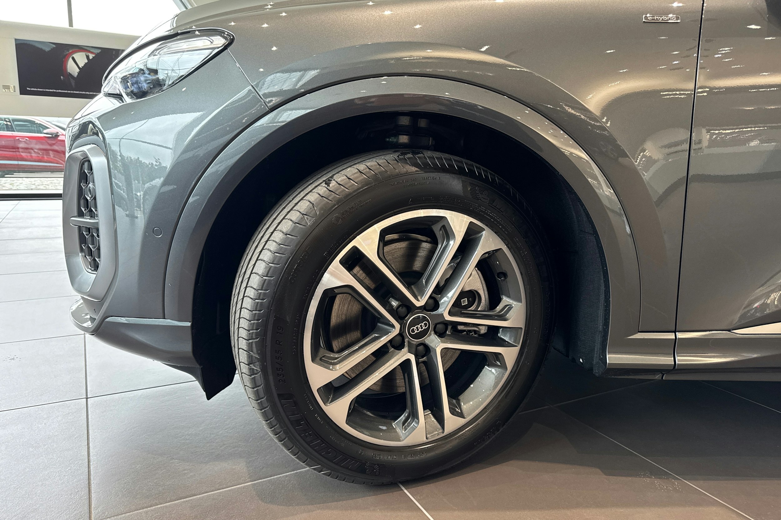 harmaa Audi Q5 2026 kuva 10.