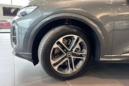 harmaa Audi Q5 2026 kuva 10.