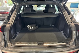 harmaa Audi Q5 2026 kuva 11.