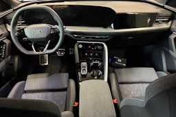 sininen Audi Q5 2026 kuva 7.