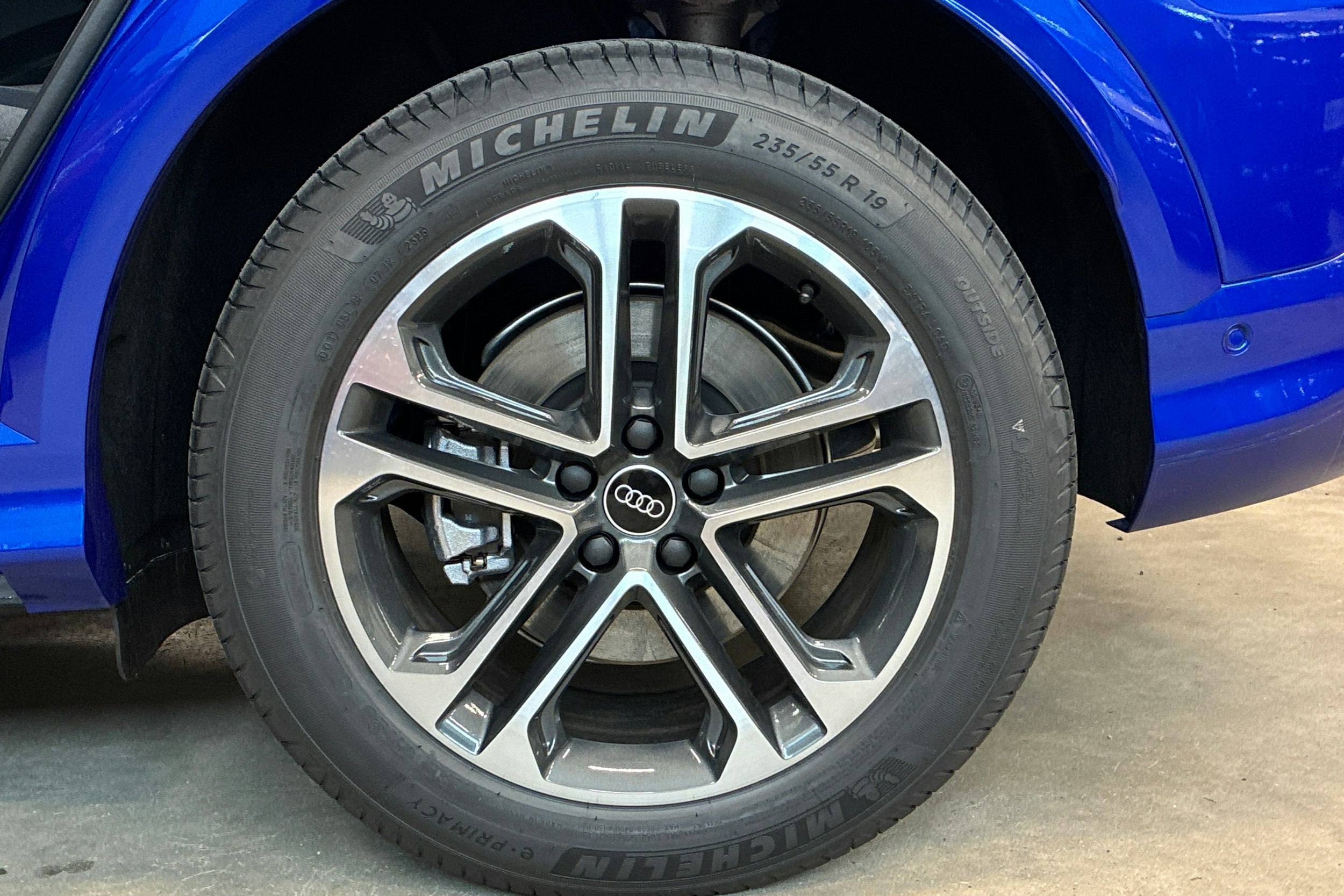 sininen Audi Q5 2026 kuva 10.
