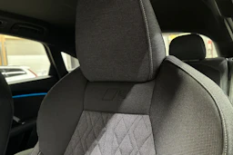 sininen Audi Q5 2026 kuva 16.