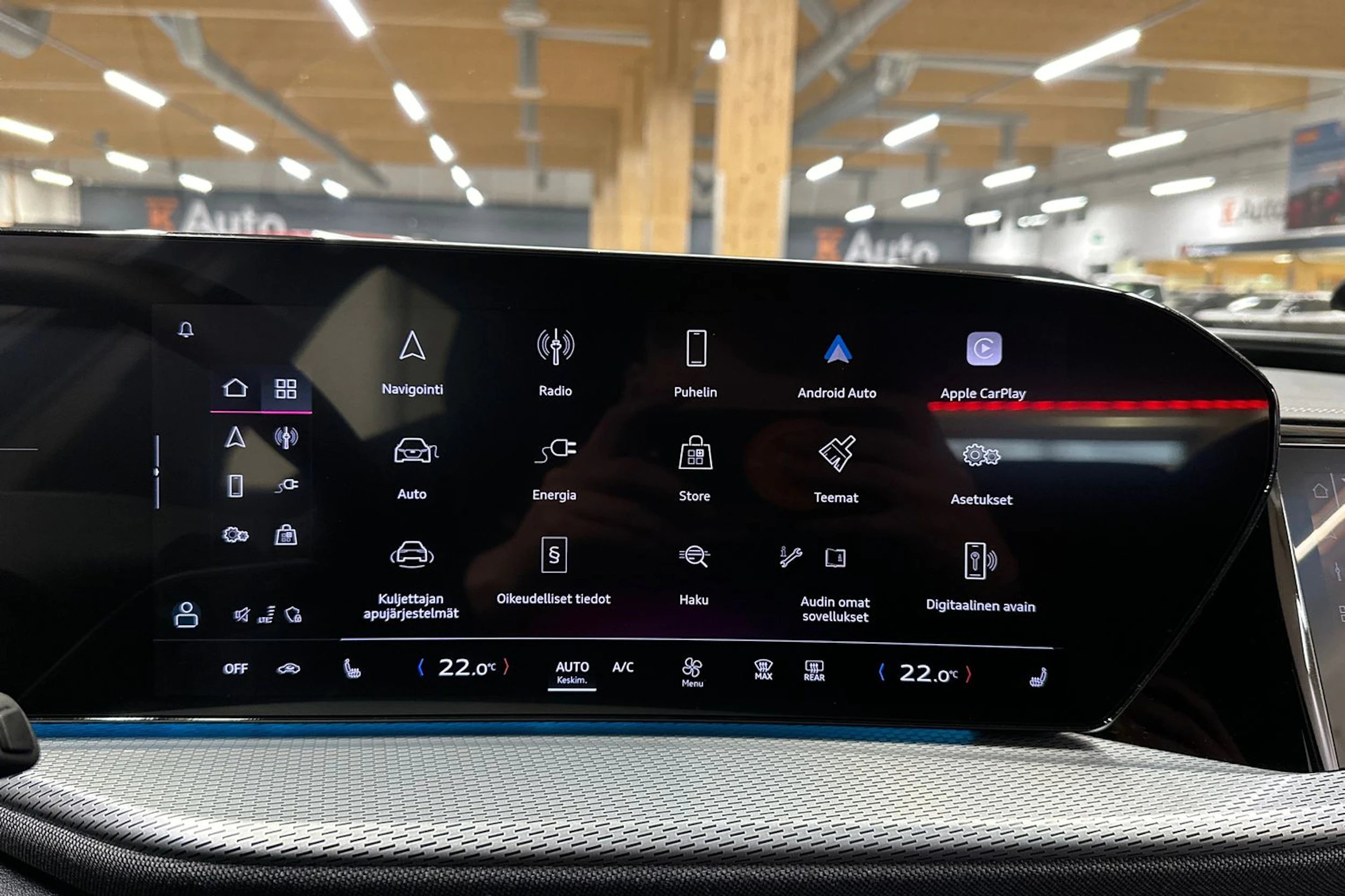 sininen Audi Q5 2026 kuva 19.