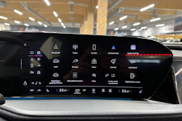 sininen Audi Q5 2026 kuva 19.