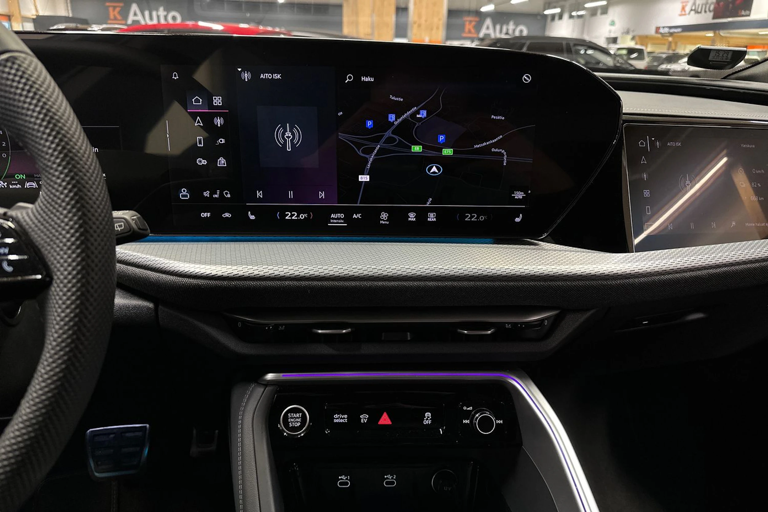 sininen Audi Q5 2026 kuva 22.