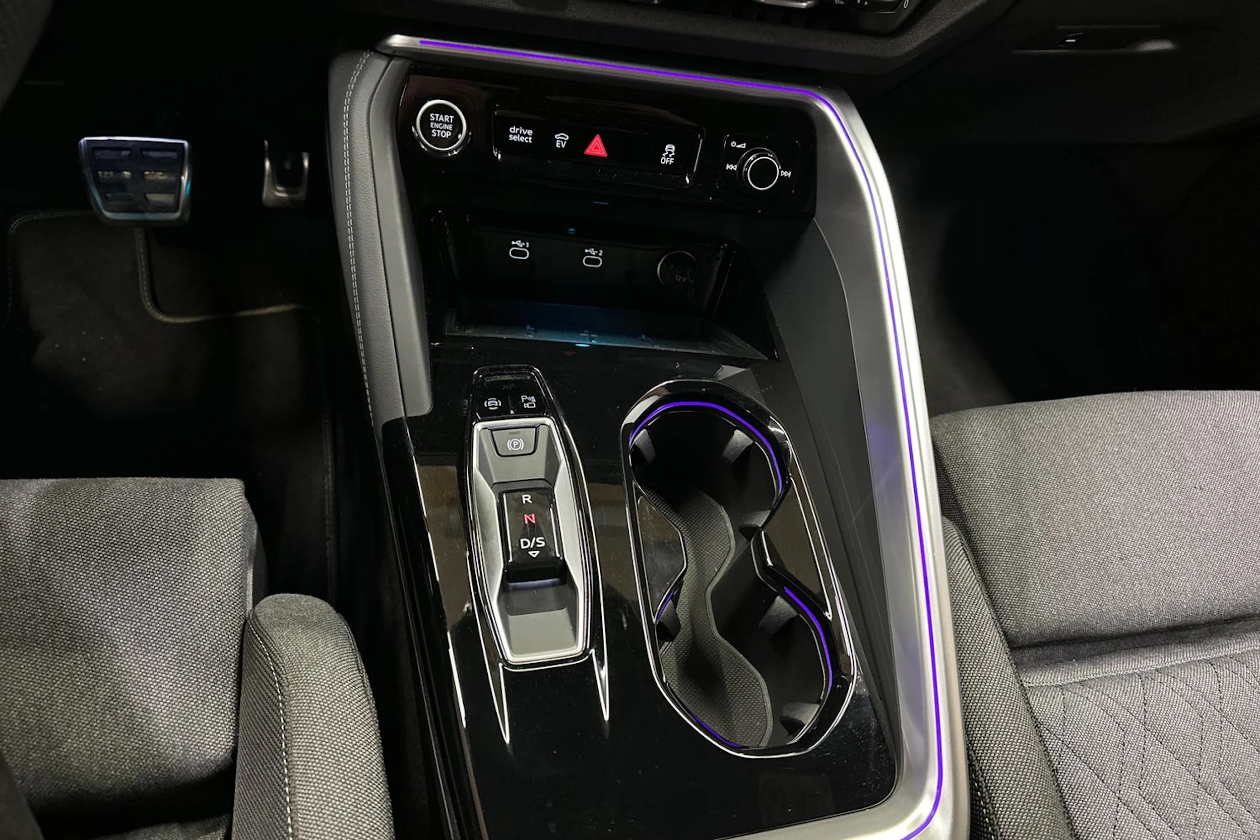 sininen Audi Q5 2026 kuva 23.