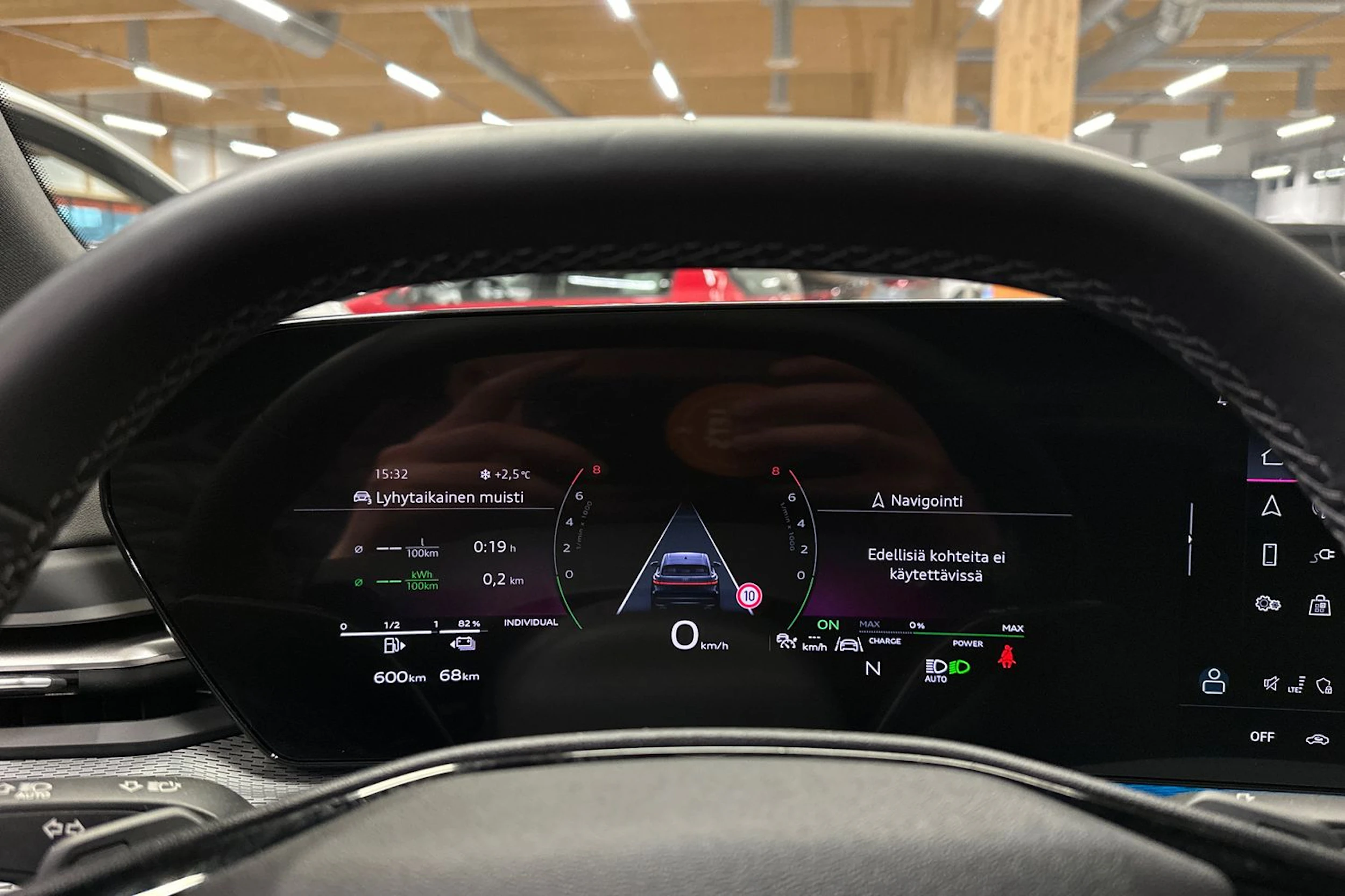 sininen Audi Q5 2026 kuva 24.